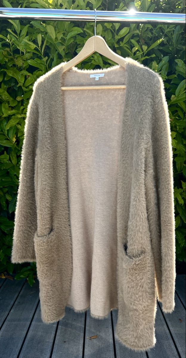 Opus Vestes: Fluffy brown jacket Opus – D'occasion à St-Aubin FR par claramathi