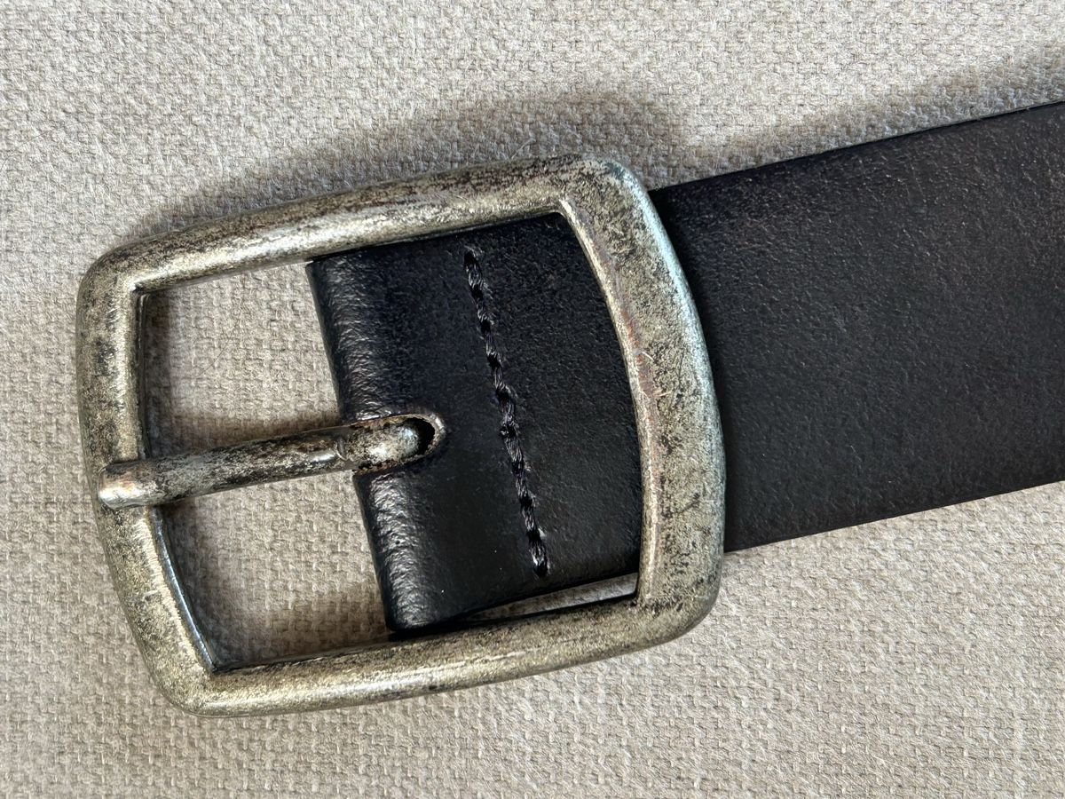 Ceintures: Ceinture noire en cuir 90 cm – D'occasion à Neuchâtel par Yaya2020 1