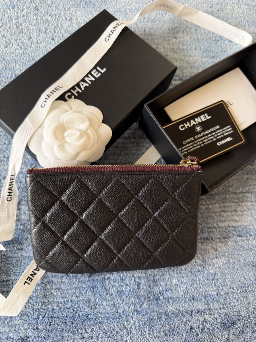 Chanel Portafogli: Chanel O Case Zipped Small Pouch – Nuovo (secondo la descrizione) da Zürich venduto da shuenoma 1