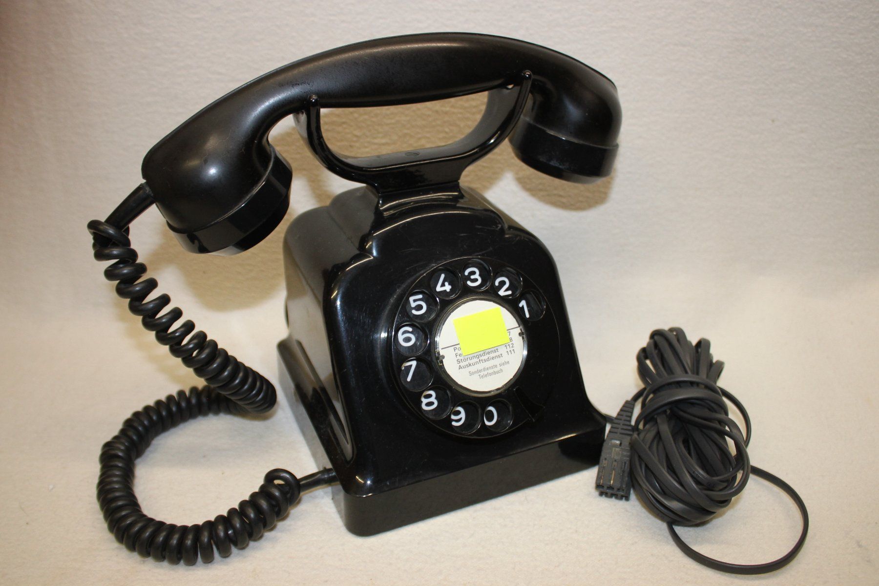 Telefone: Antikes Telefon ca. 1954 – Gebraucht aus Thun von Fbchm