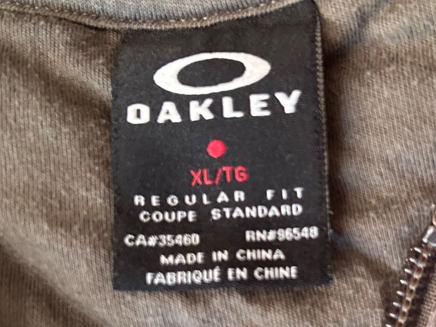Oakley Jacken: Schöne Jacke Oakley XL – Gebraucht aus Unterägeri von Hallihallox 2