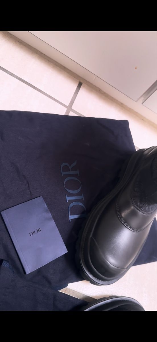 Dior Scarpe da uomo: Original Dior Explorer Boots Herren Schwarz Leder & Obli – Nuovo e nell'imballaggio originale da Binningen venduto da mik_2r9l 7