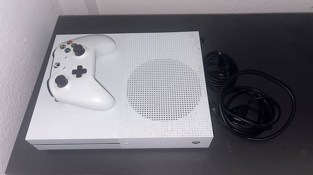 Konsolen: XBOX ONE mit Controller – Gebraucht aus Schaffhausen von silas.