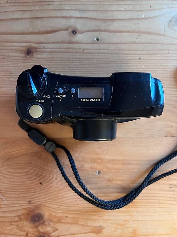Fotocamera: Olympus Superzoom 800 Analog Kamera – Usato da Winterthur venduto da and_m82w 1