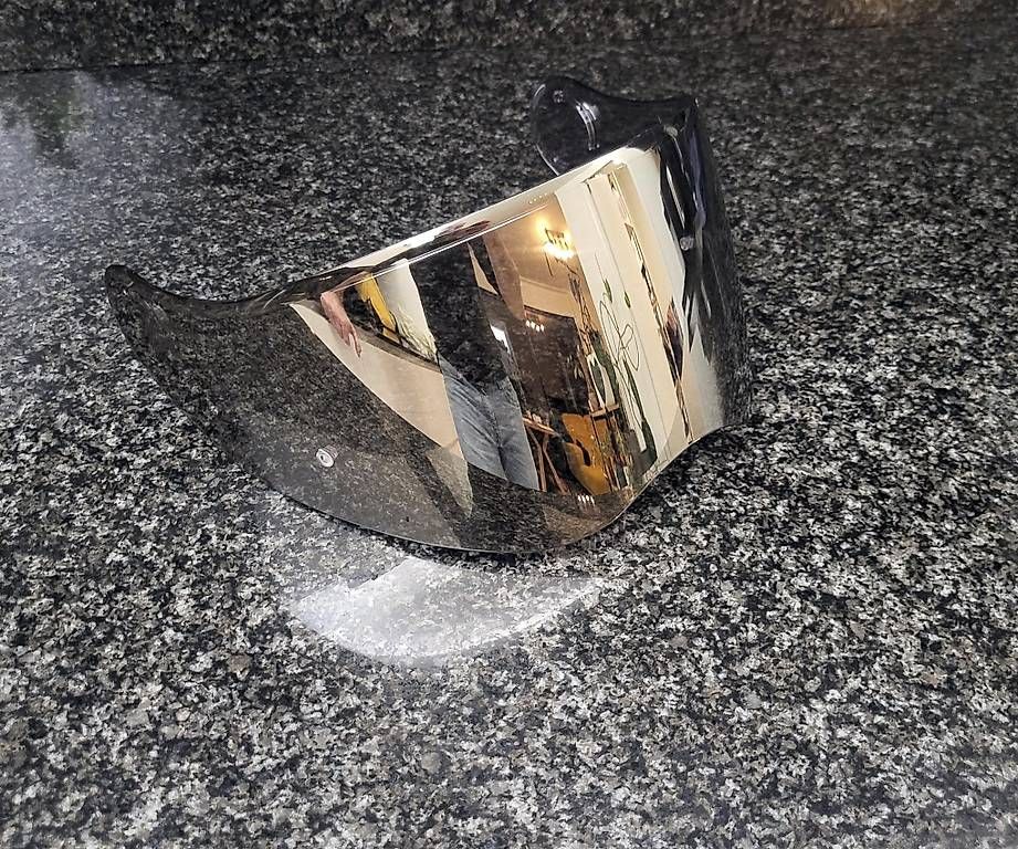 Caschi & visiere: Shoei-Helmvisier – Usato da Lugano venduto da Mavvatteloapesca