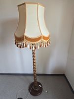Vintage Stehlampe mit Quasten, Holzfuss, Top Zustand! (52)