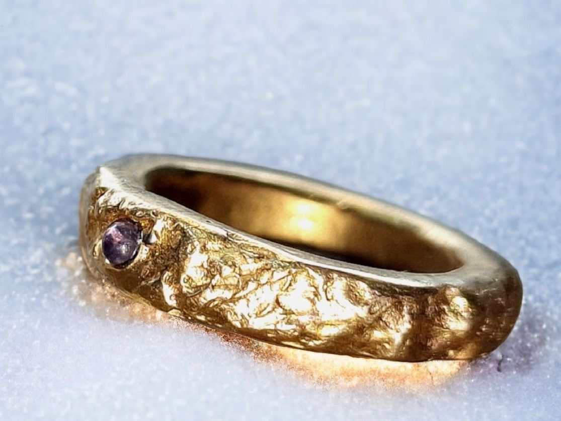 Anelli: Wilder Ring, Bronze mit Iolith, Grösse 46,75 – Nuovo e nell'imballaggio originale da Aarau venduto da Schmuckhoehle_MD 8