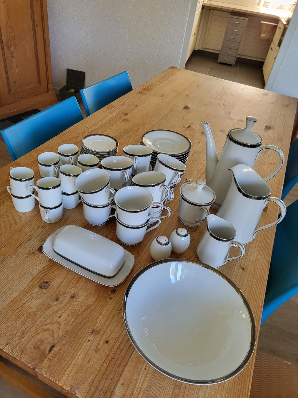 Geschirrsets: Tafelgeschirr 12-teilig – Gebraucht aus Niederhasli von Webernie