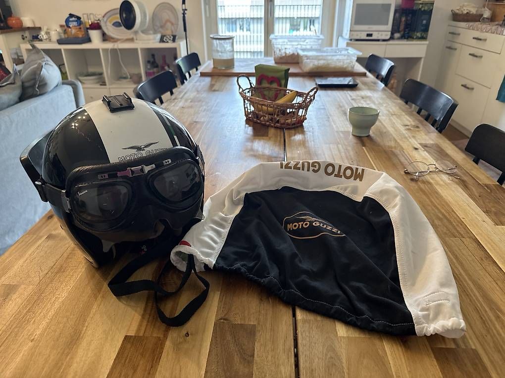 Occhiali & Lenti: Casco Moto Guzzi originale con occhiali vintage e sacca – Usato da Zürich venduto da Grace1980 1