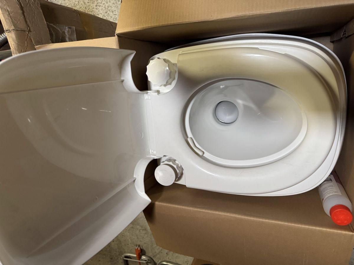 WC: WC Mobile neuve jamais utilisé  – Usato da Biel/Bienne venduto da Alouette2 1