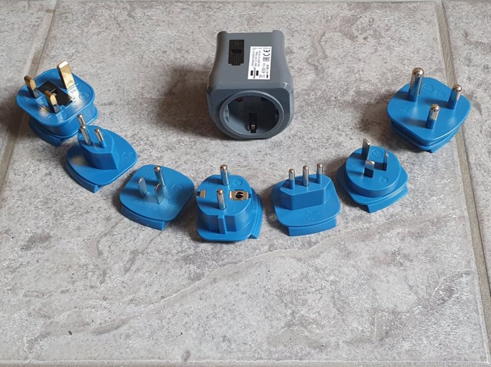 Laufwerke & Adapter: Reisestecker-Set mit 7 Adaptern – Neu (gemäss Beschreibung) aus Kreuzlingen von LeslieBar