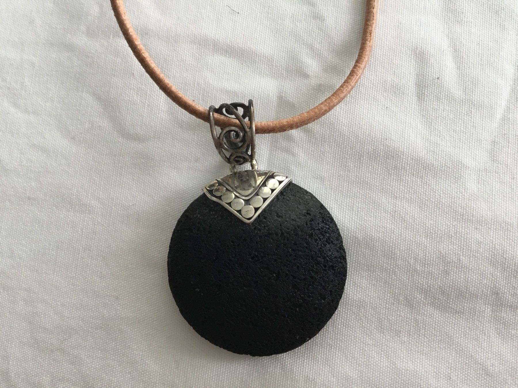 Minerali & Pietre curative: Anhänger Lava schwarz Heilstein – Nuovo e nell'imballaggio originale da Doppleschwand venduto da Fortuna5859 2