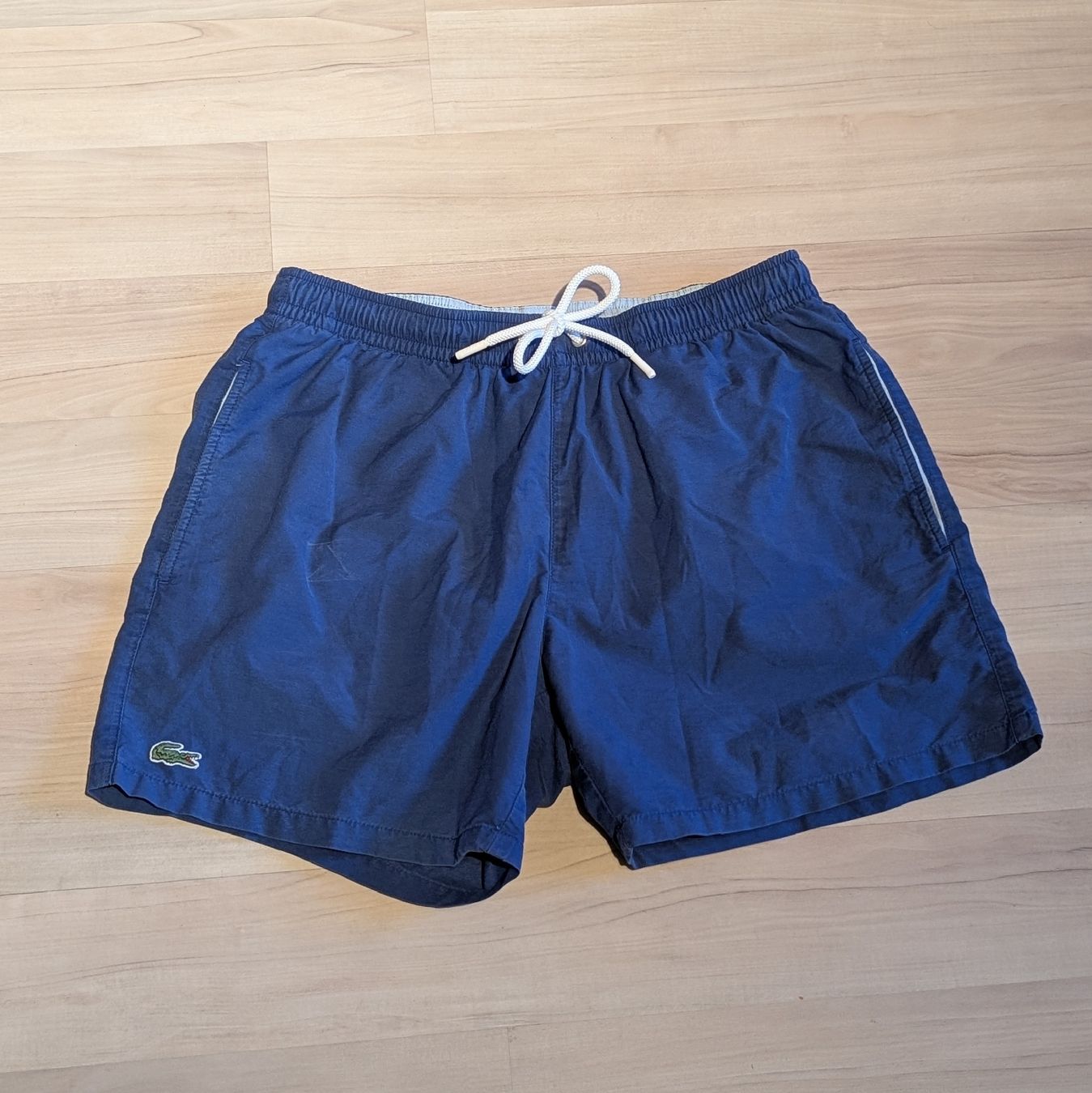 Lacoste Pantaloni: Lacoste Shorts Blau M vintage – Usato da Rütihof venduto da zoe.jpg