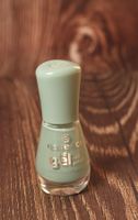 Nagellack essence, Eukalyptusgrün
