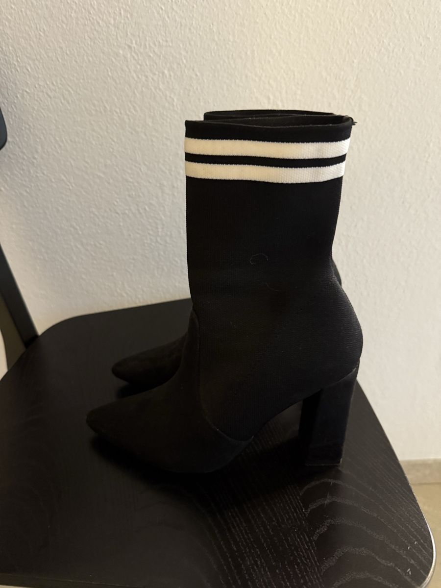 Scarpe da donna: Stivali con tacco – Usato da Bioggio venduto da M.M.O 1