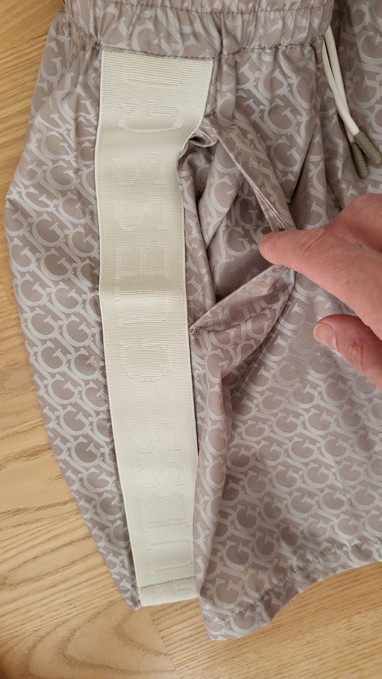 Guess Pantaloni: Shorts Guess G.M – Nuovo (secondo la descrizione) da Muttenz venduto da Igma 3