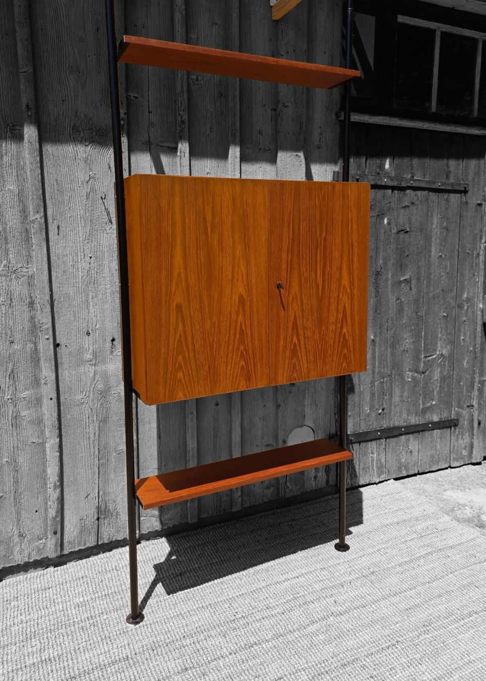 Regale: Teleskopregal  Teak  mit Korpus – Gebraucht aus Haslen AI von Vintagelix