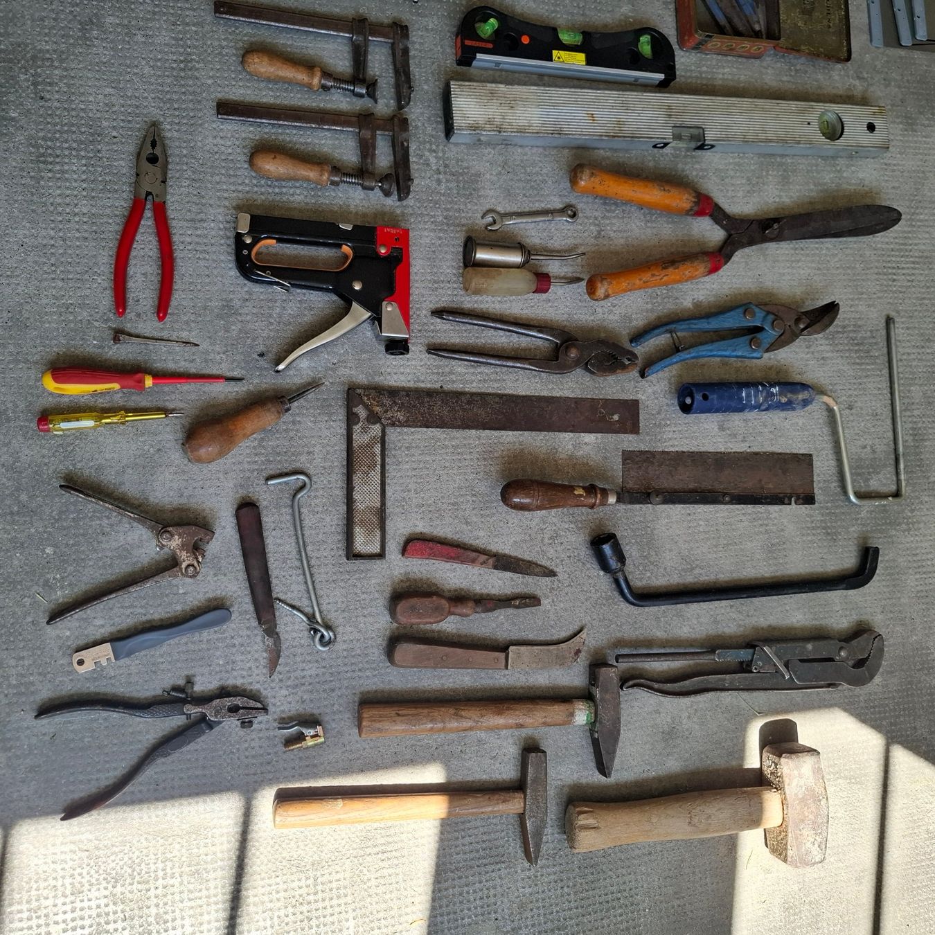 Tous les outils: Lot outils divers – D'occasion à Neuchâtel par Rochawood 3