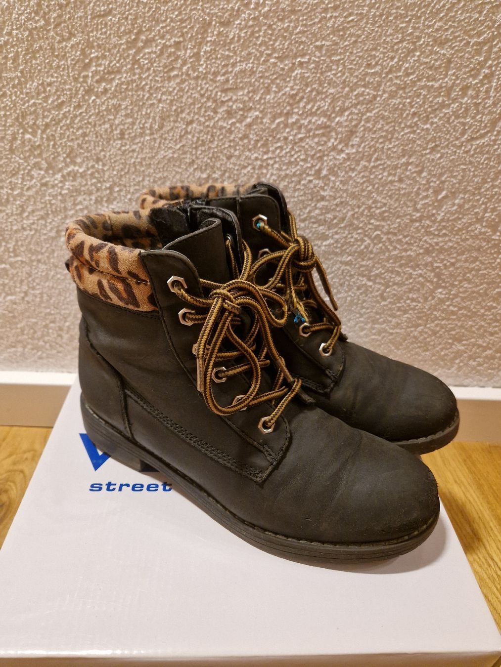 Scarpe per ragazze: Venice Stiefel Mädchen Grösse 35 – Usato da Mellingen venduto da BiBi.16