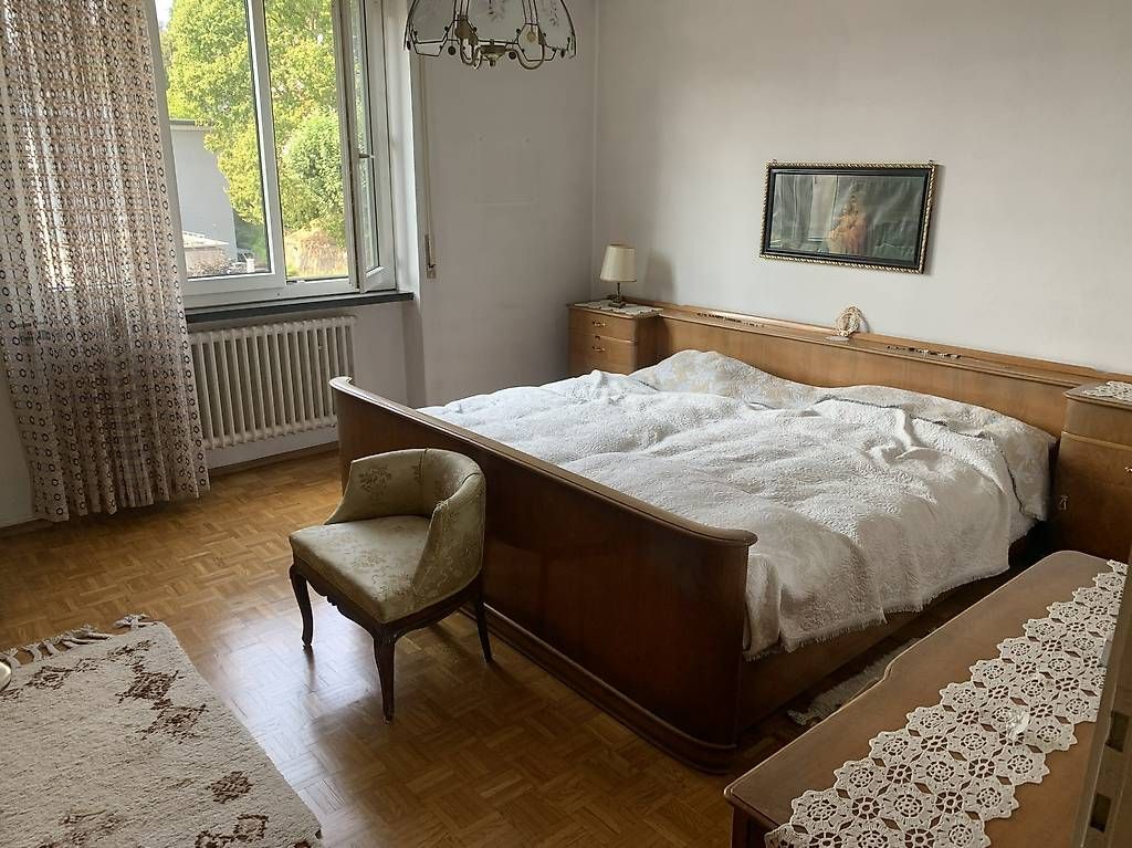 Armadi: Letto, armadio, poltrona, petineuse – Usato da Villa Luganese venduto da Stefor_7 3