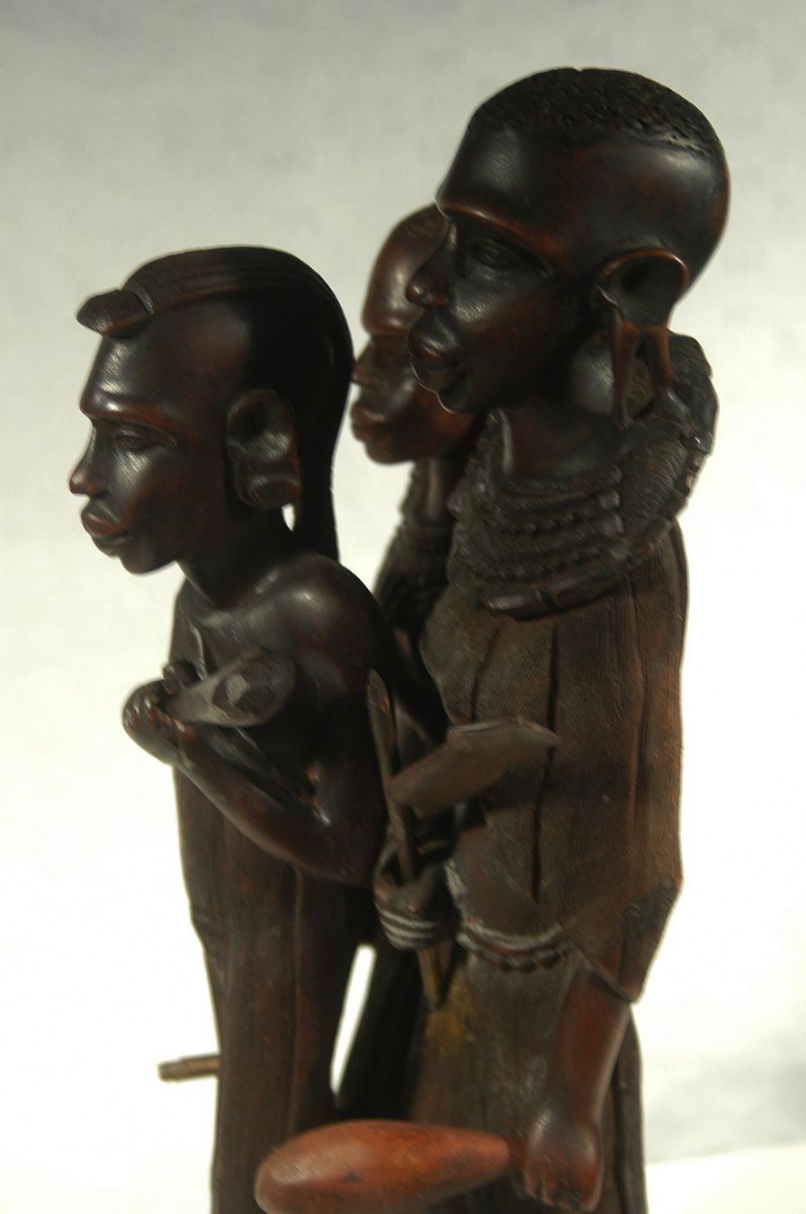 Figuren: Massai Gruppe Holz geschnitzt Kunstobjekt – Gebraucht aus Herisau von Wisen 3