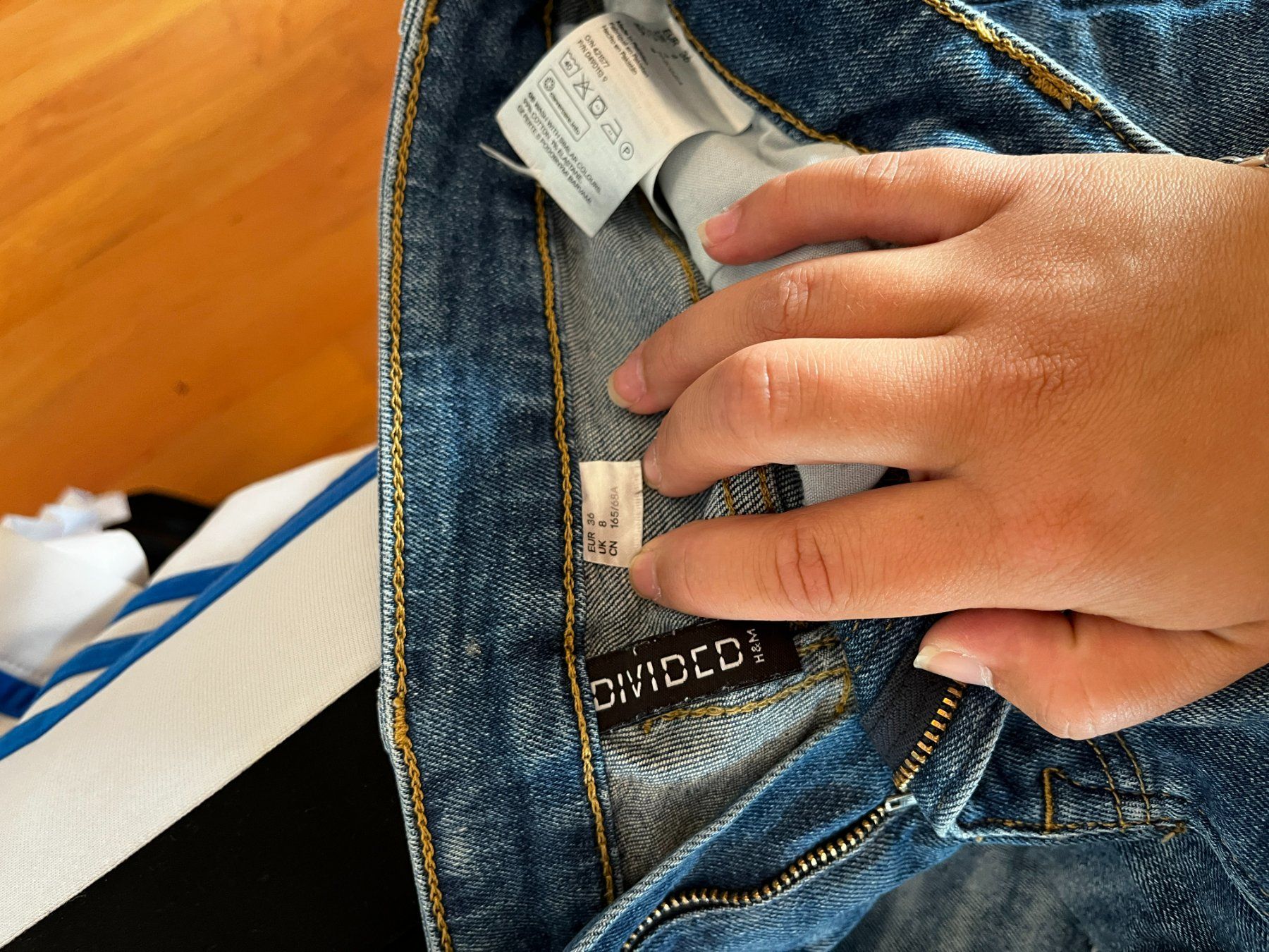 Hosen: Jeansshorts Sonnenblume – Gebraucht aus Seuzach von anina.k 2