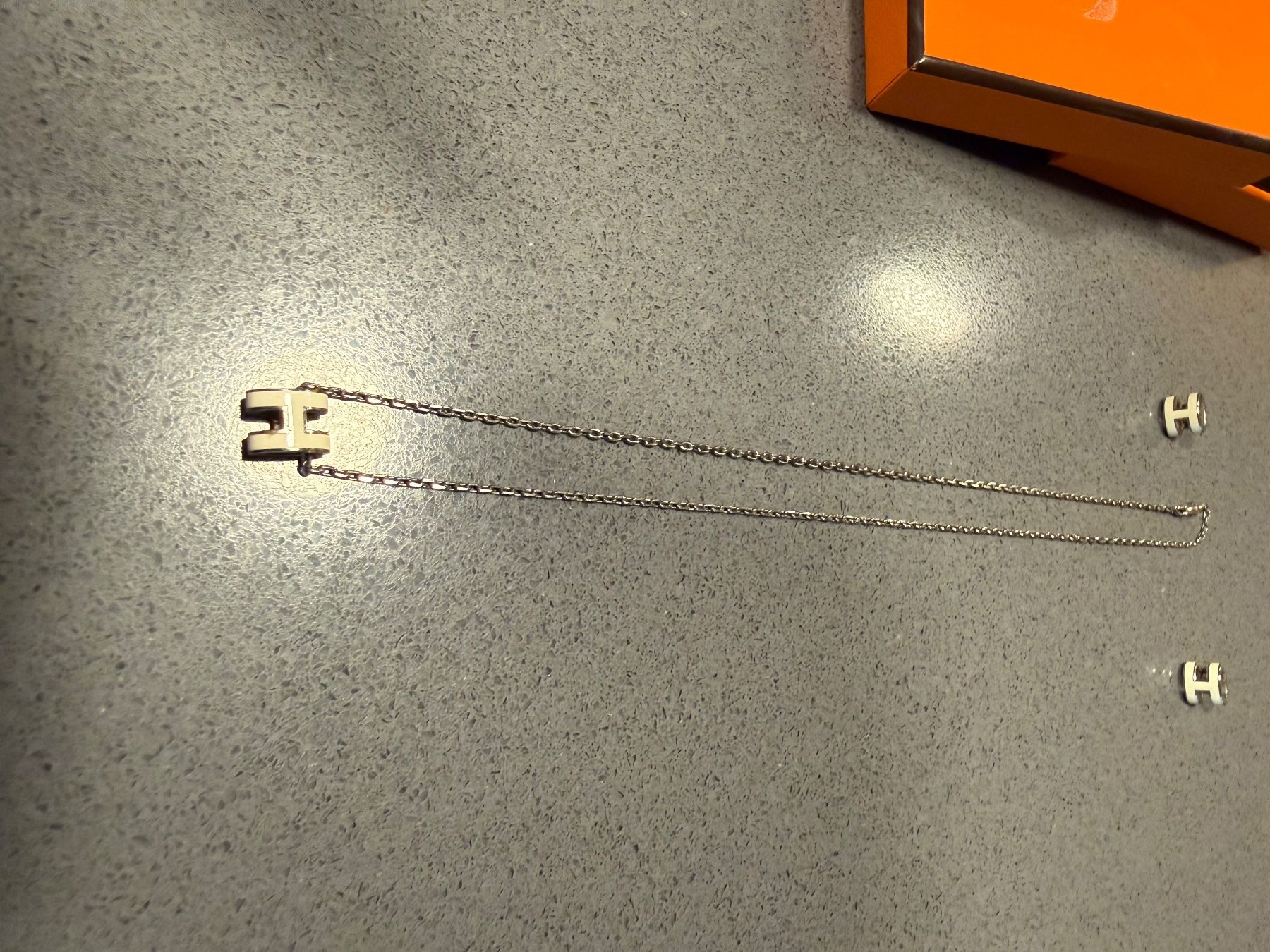 Hermès Autres bijoux: Vendo collana e orecchini Hermès bianchi – D'occasion à Lugano par Alegiocon 2