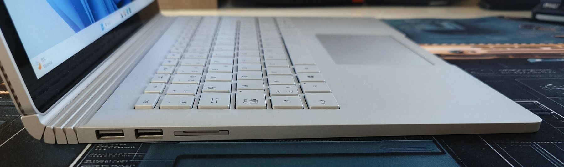 Microsoft Notebook: Microsoft Surface Book | i7 | 8GB | 256GB SSD | Win 11 Pro  – Nuovo (secondo la descrizione) da Ennetmoos venduto da Faders 2