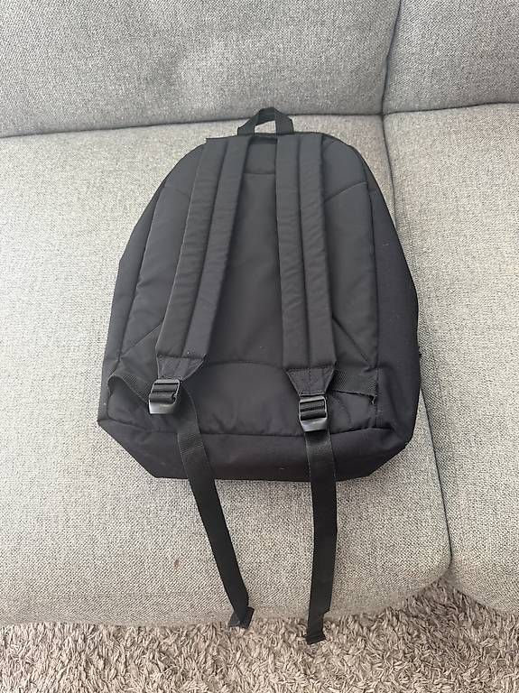 Sacs à dos: Sac à dos noir eastpack comme neuf  – D'occasion à Nyon par Br2319 1