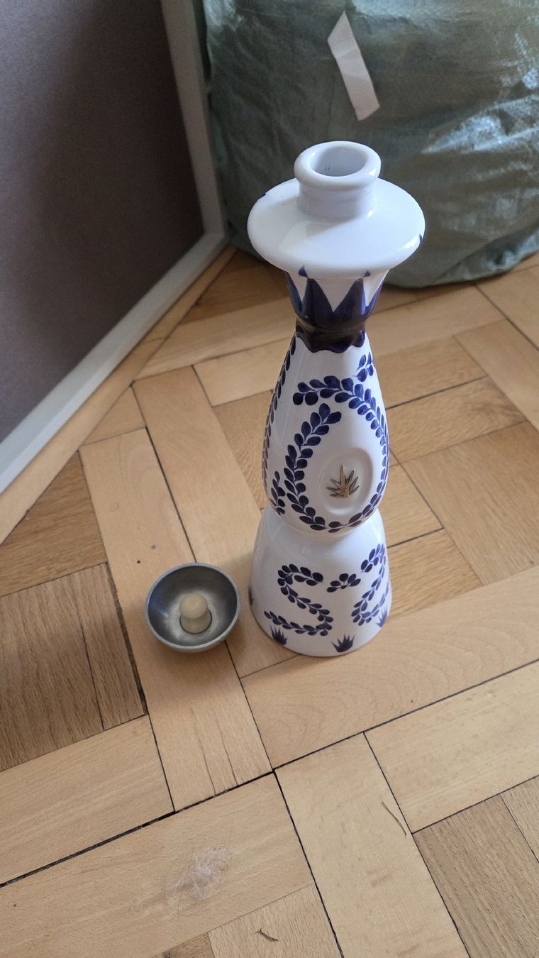 Autres vaisselles & verres: Bouteille vide Tequila Azul 500 ml – D'occasion à Genève par narabda 1