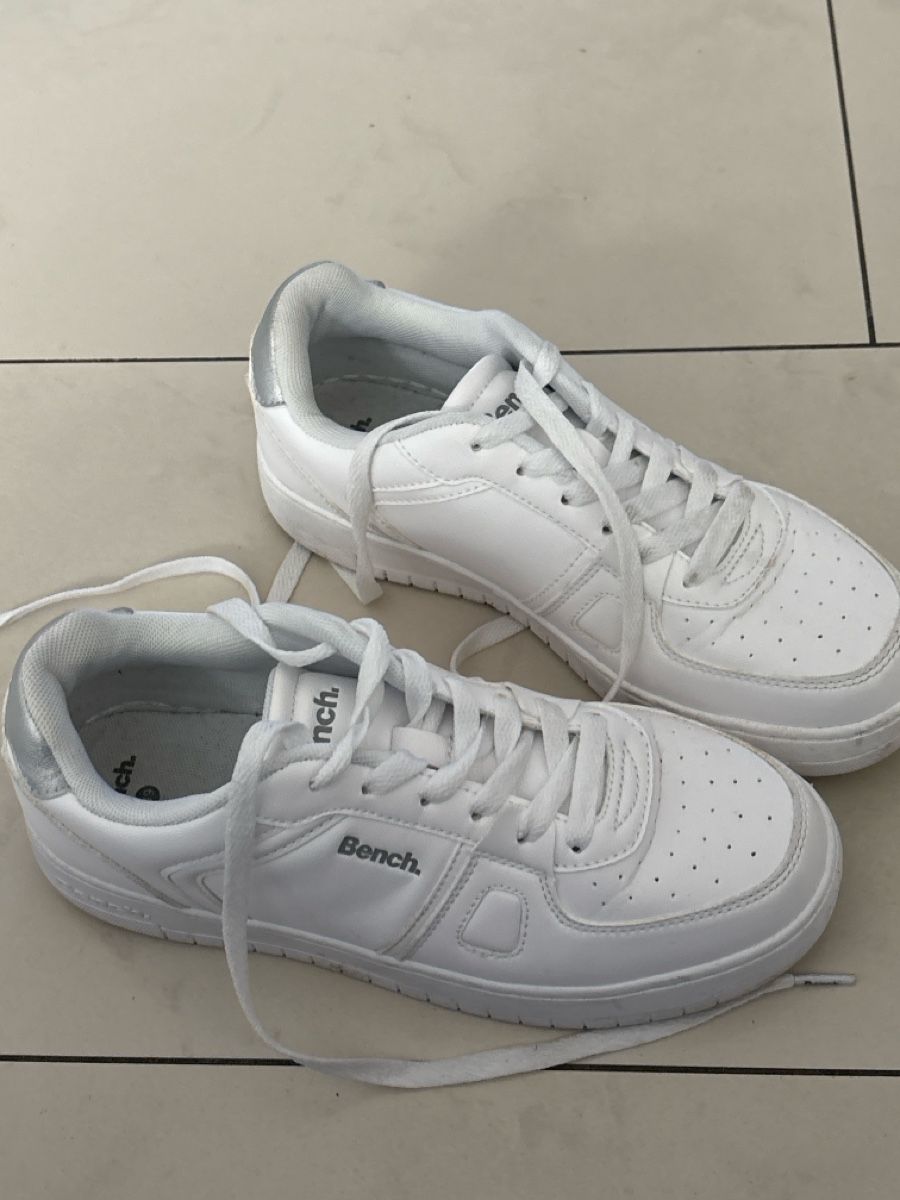Bench Scarpe da donna: Bench White Sneakers, size 40, perfect for summer! – Usato da Emmenbrücke venduto da tin_j8nk
