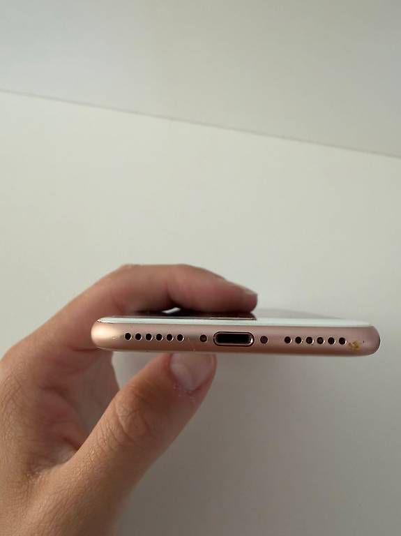 Telefoni cellulari / Smartphones: Iphone 8 – Usato da Bottmingen venduto da P.Cinque
