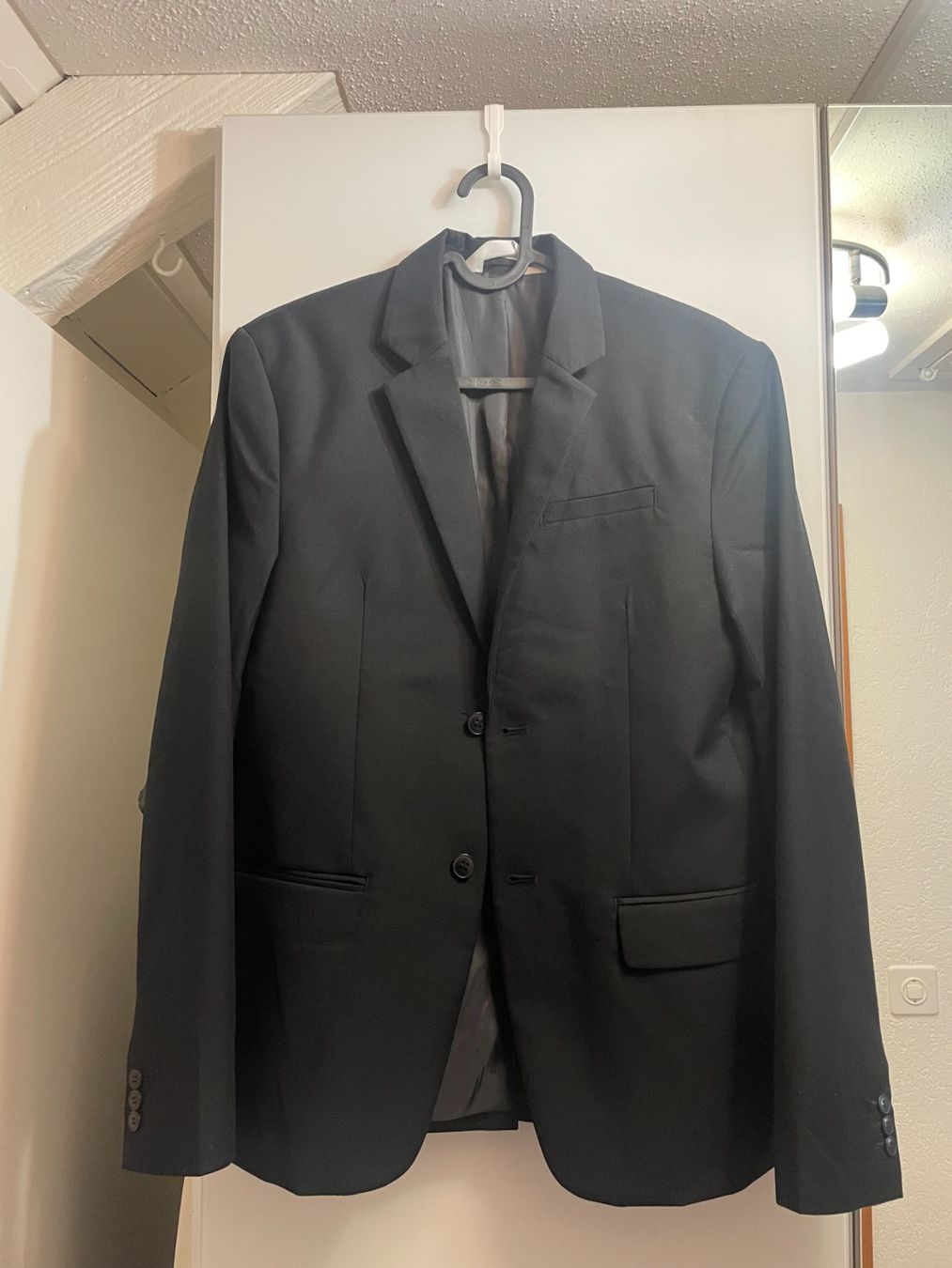 H&M Completi: Anzug schwarz mit Hemd H&M Grösse 164 – Usato da Zürich venduto da Julia2317