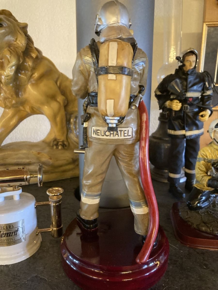 Sculptures & Statues: Pompiers, hauteur 20 à 30 cm – D'occasion à Bursinel par SeveralLives 3