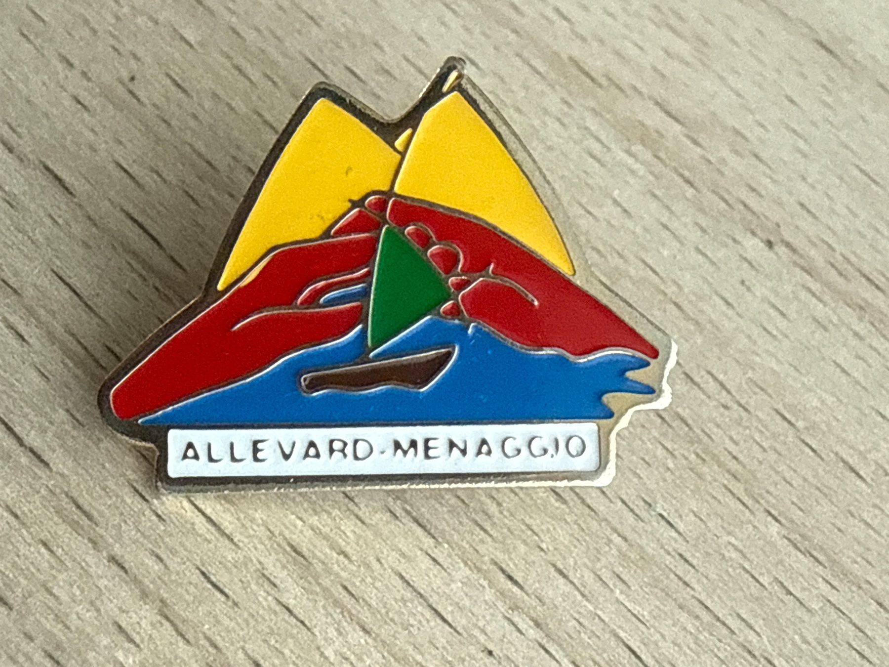 Placchette & Badge: Pin Allevard-Menaggio – Usato da Glattbrugg venduto da Schweigmatt