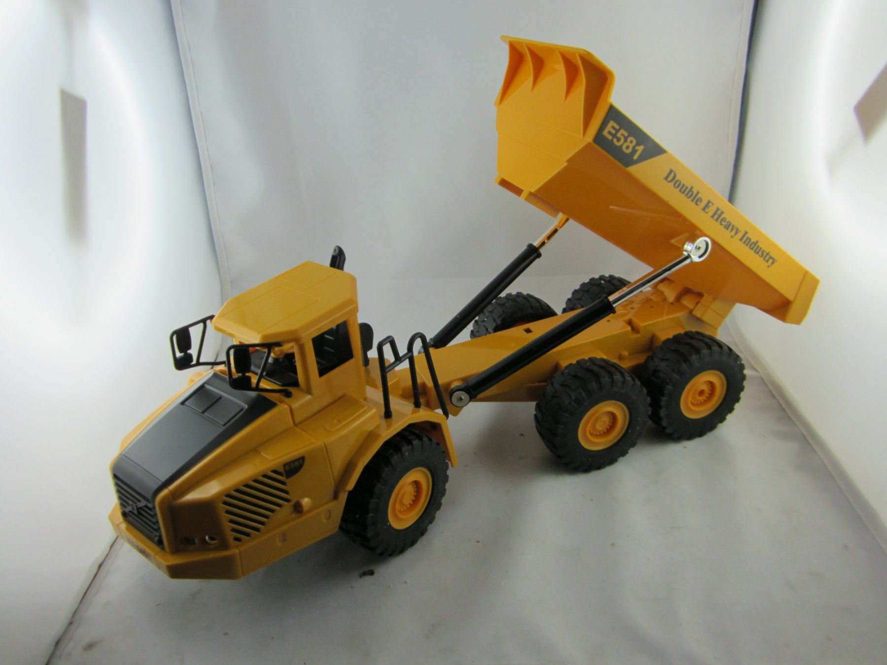 RC Modellbau: Camion VOLVO E581radiocommandé – Neu und originalverpackt aus Gland von renomodel 1