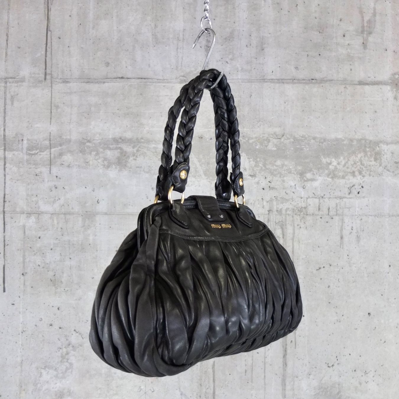 Miu Miu Borse: Miu Miu Handtasche aus gerafftem Nappaleder – Usato da Basel venduto da Brocki-auf-dem-Wolf