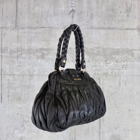 Miu Miu Handtasche aus gerafftem Nappaleder