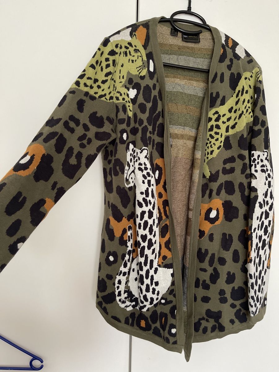 Giacche: Olivene Strickjacke mit Leopardenmuster, Gr 40/42 – Usato da Niederwangen BE venduto da Diva_74