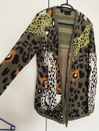 Olivene Strickjacke mit Leopardenmuster, Gr 40/42