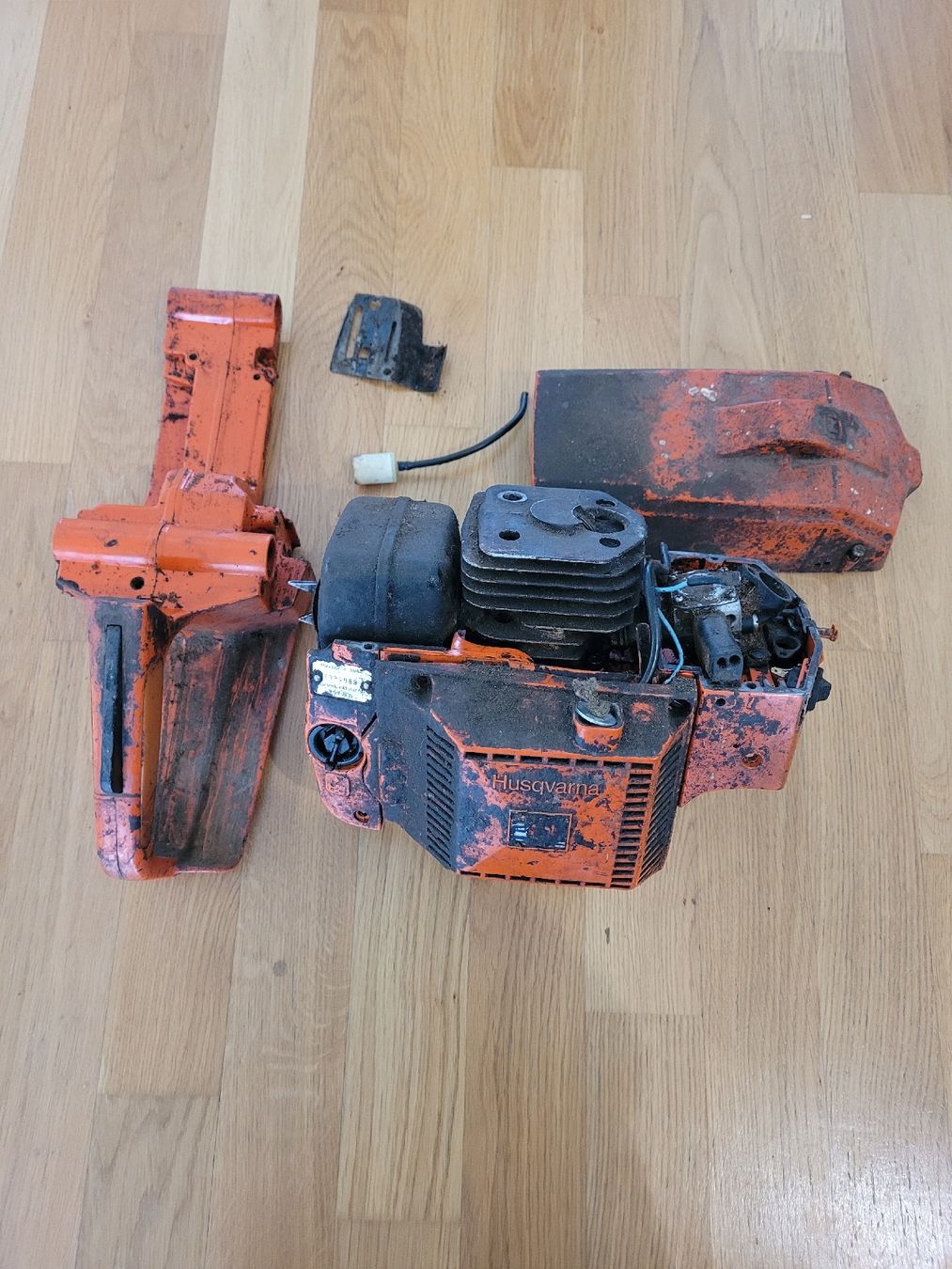 Tutte le macchine: Husqvarna 254 pour pièces – Usato da Thônex venduto da Jankhee