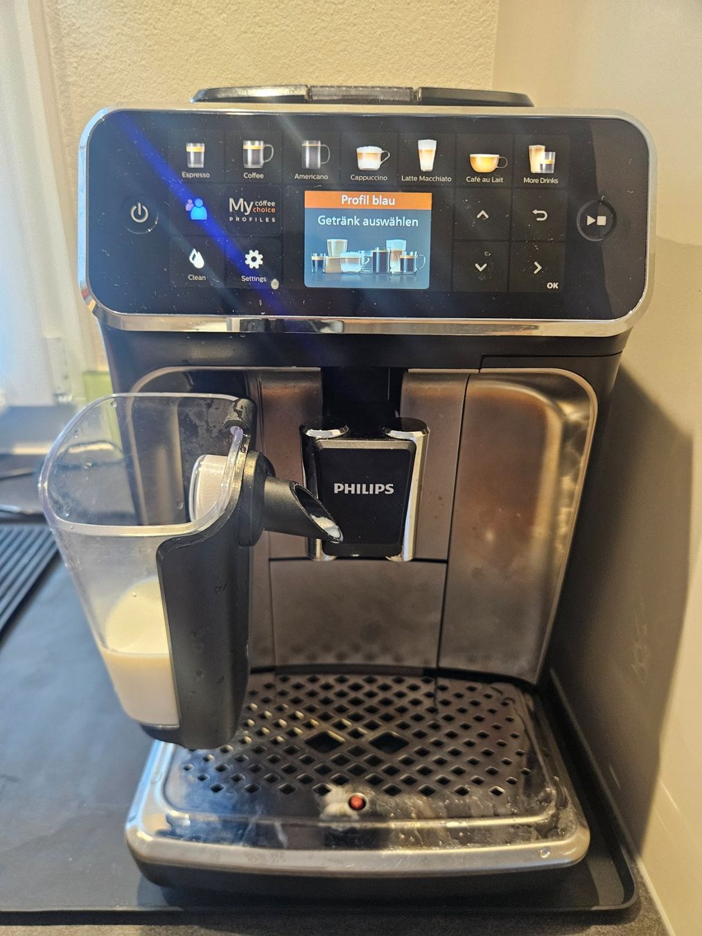 Philips Macchine per caffè & Macchine per espresso: Kaffeevollautomat - Philips LatteGo 5400 – Usato da Rotkreuz venduto da kevinho92 1