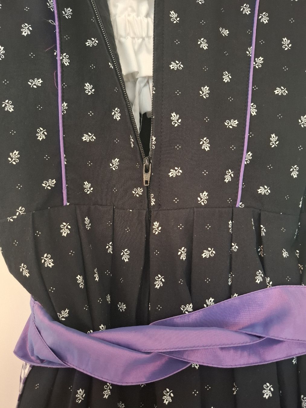Kleider: Wunderschönes und hochwertiges Dirndl Gr. 38 – Gebraucht aus Chur von Petra21 7