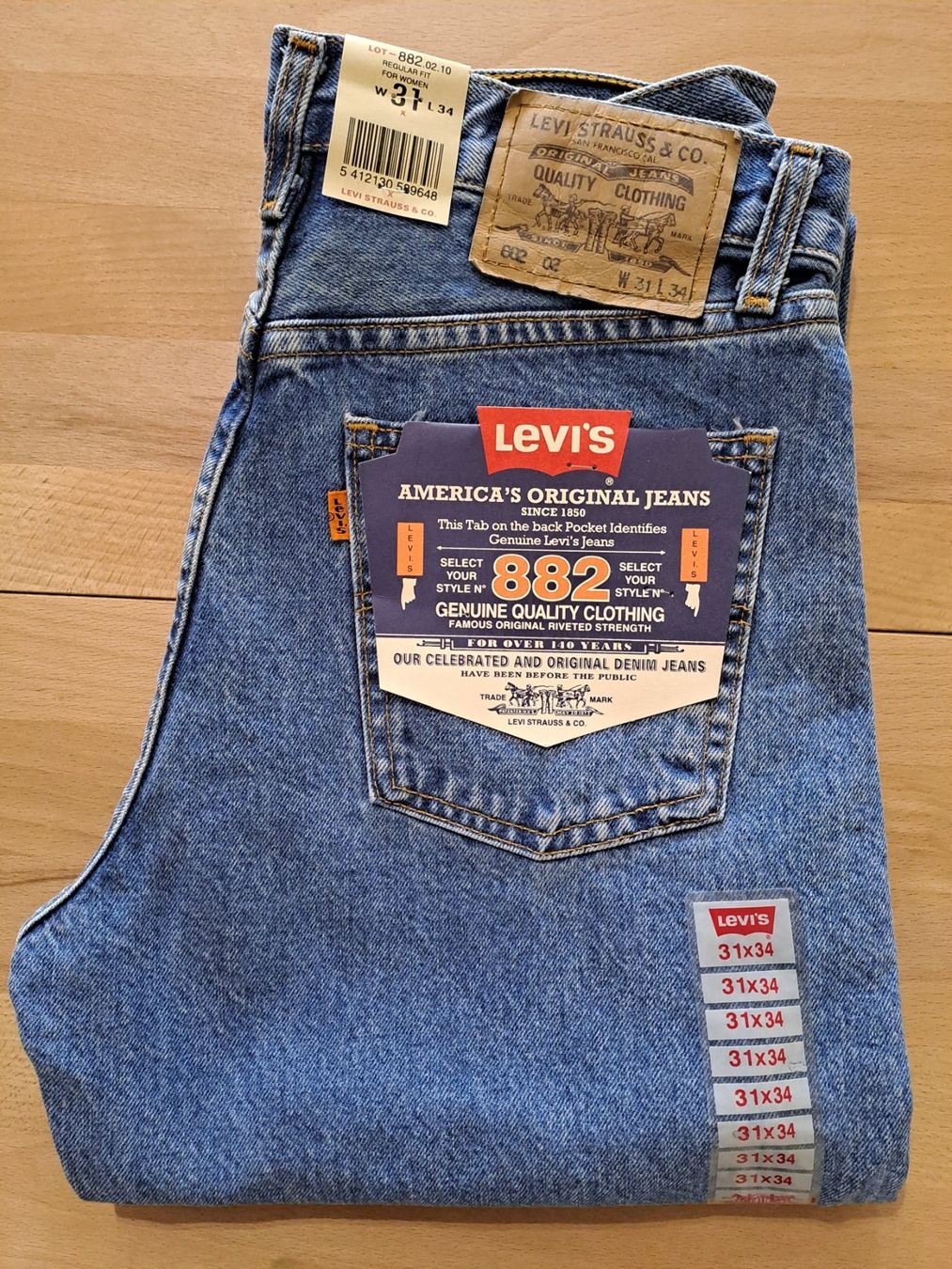 Levi's Jeans: Levis 882 W31 L34 – Nuovo e nell'imballaggio originale da Meyrin venduto da dijin