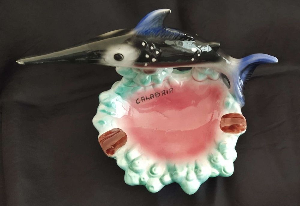 Aschenbecher mit Schwertfisch Figur aus Keramik, Handbemalt | Kaufen ...