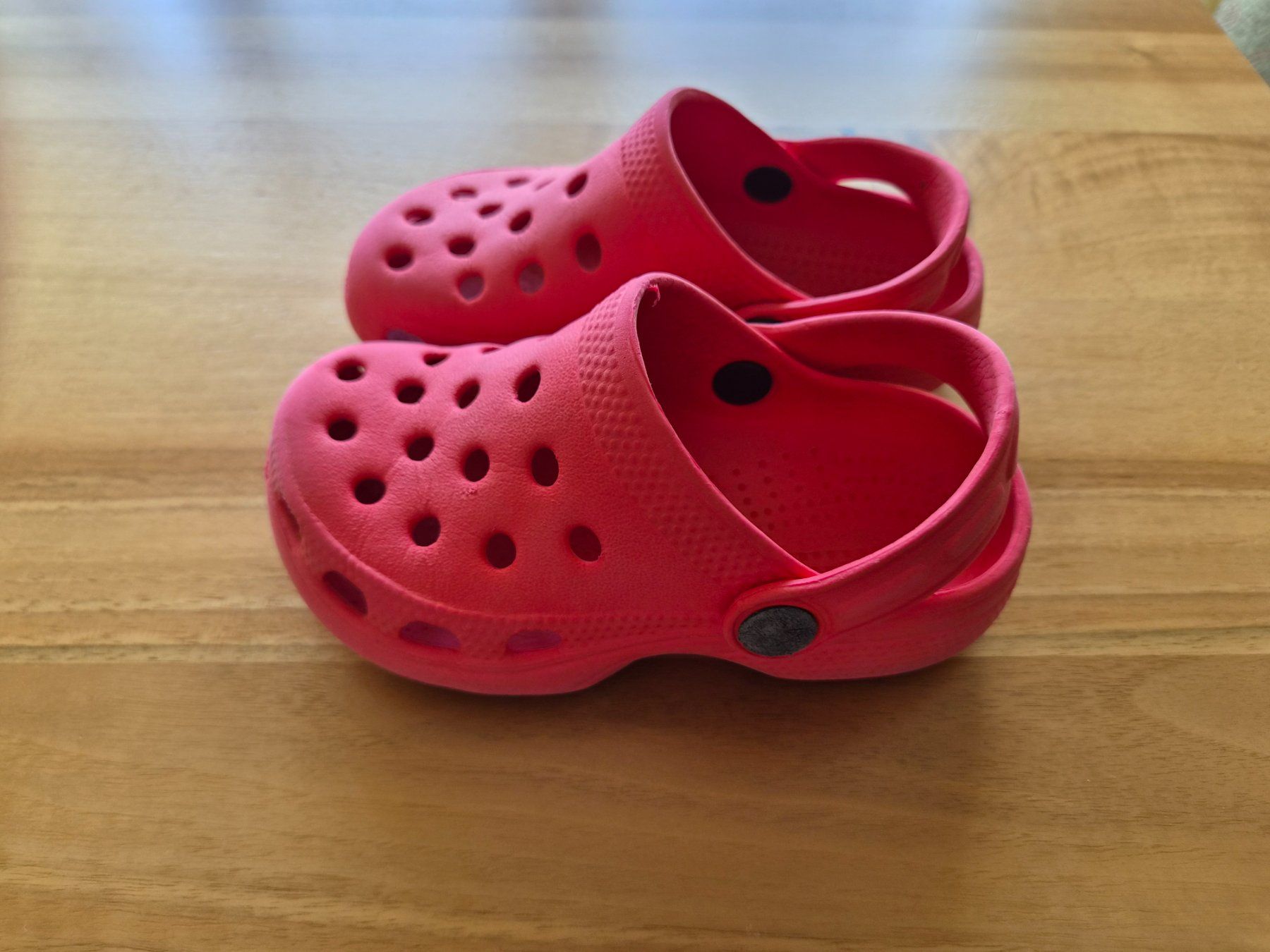 Schuhe für Jungen: Set / 2 Stk. Kinder Clogs Grösse 24 – Gebraucht aus Ibach von urs_sl5h 2