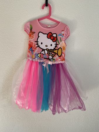 Robe Hello Kitty rose taille 130 anniversaire Halloween