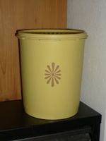 TUPPERWARE BEHÄLTER ZUM DRÜCKEN IN DIE MITTE H. 17- BR.14 CM