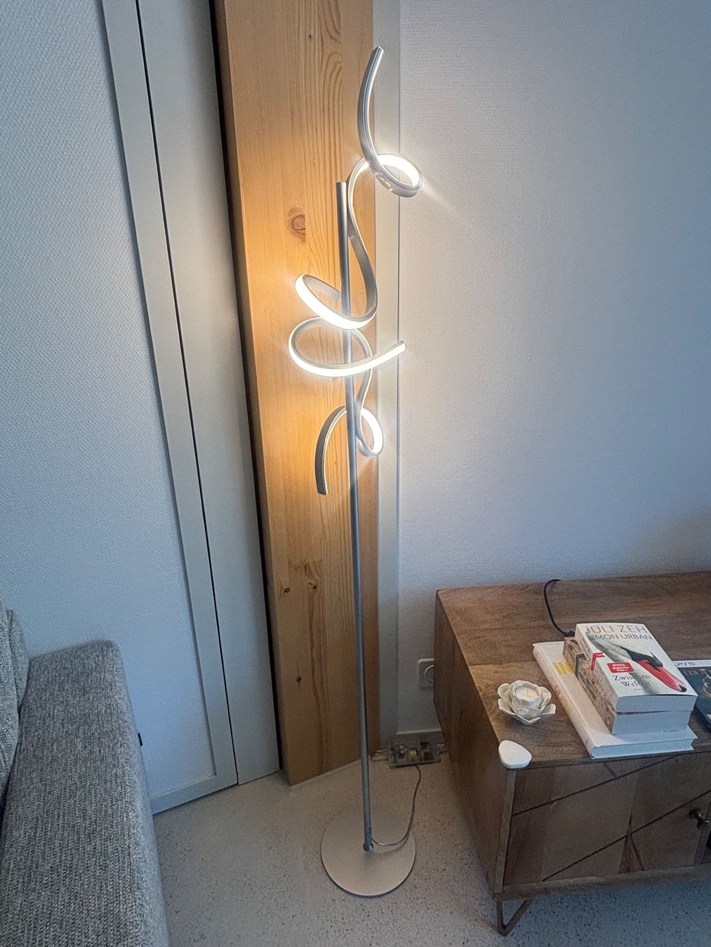 Pfister Lampade: Dekorative LED Stehlampe mit Dimmfunktion – Nuovo (secondo la descrizione) da Zürich venduto da Gizem_GugGag 1