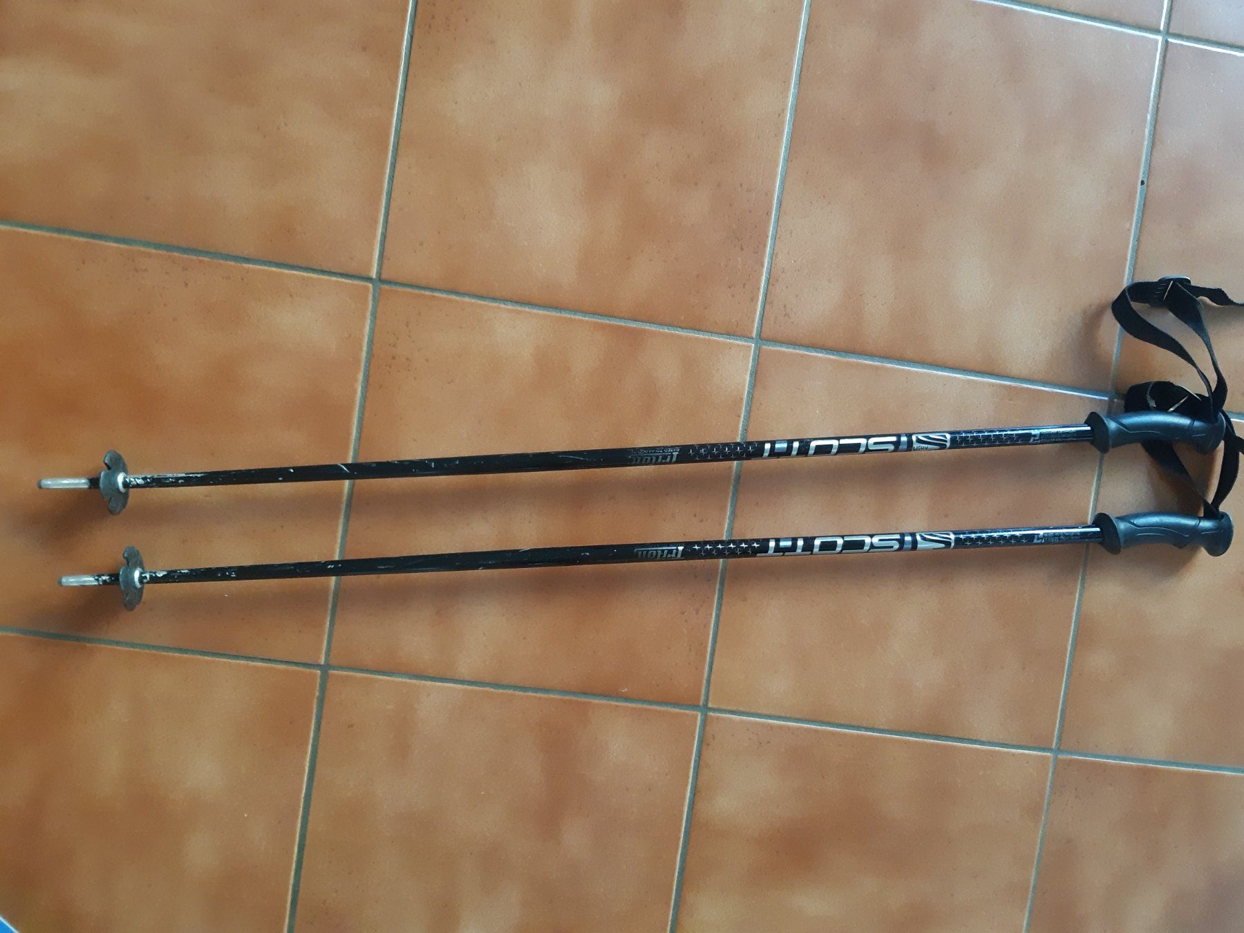 Elan Sci: Elan sci bambino + scarponi +bastoni – Usato da Magliaso venduto da Dlele 7